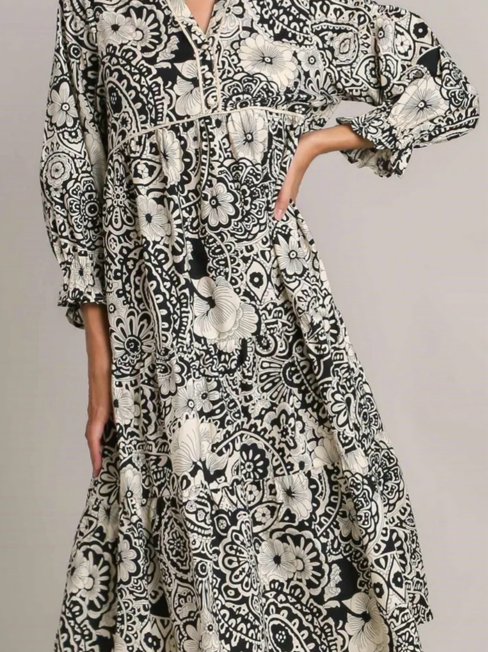Umgee Black & Cream paisley dress. Size Small.